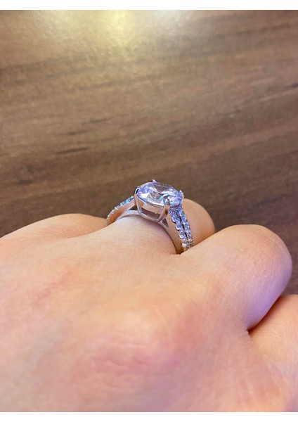 Kadın Tek Taş Model Yarım Tur Gümüş Yüzük