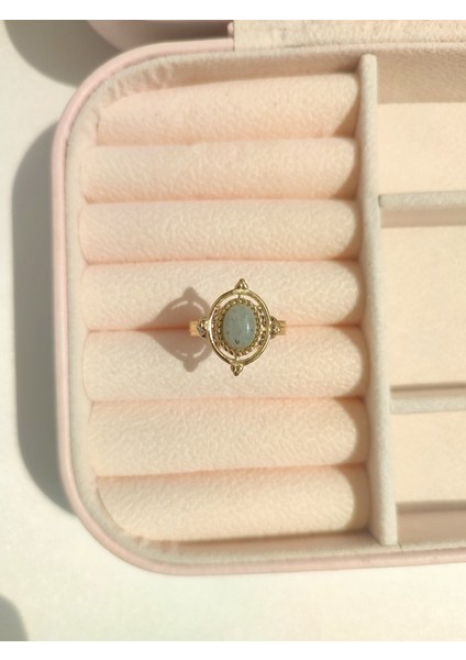 Kadın Otantik Oval Taşlı Motif Yüzük