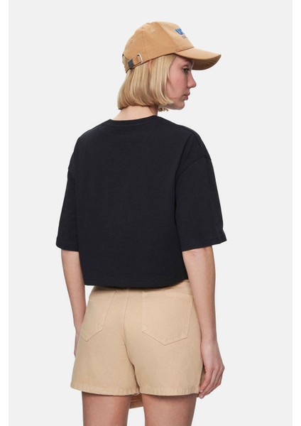 Carly Siyah Bisiklet Yaka Crop Baskılı Loose Fit Kadın Tshirt fırsatları