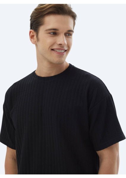 Siyah Jakarlı Bisiklet Yaka Pamuk Karışımlı T-Shirt fiyatları