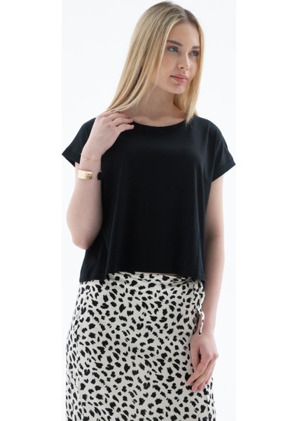 25Y0511K1 Kadın Kısa Kollu Crop T-Shirt modelleri