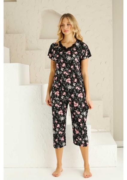Kadın Çiçek Desen Dantel Detay Viskon Kısa Kol Kapri Pijama Takımı fırsatları