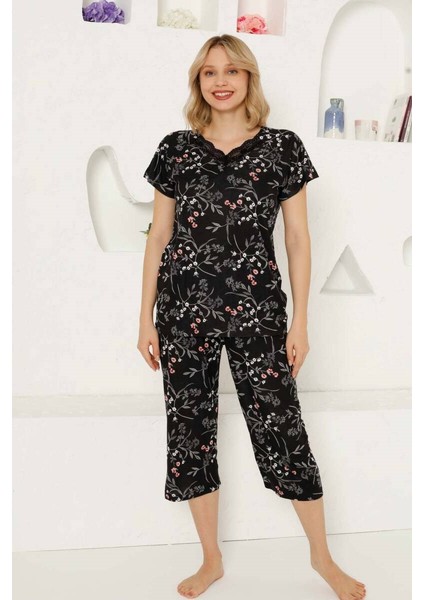 Kadın Çiçek Desen Dantel Detay Viskon Kısa Kol Kapri Pijama Takımı