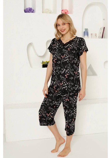 Kadın Çiçek Desen Dantel Detay Viskon Kısa Kol Kapri Pijama Takımı