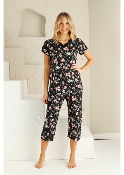 Kadın Çiçek Desen Dantel Detay Viskon Kısa Kol Kapri Pijama Takımı