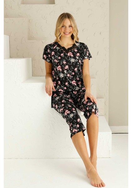 Kadın Çiçek Desen Dantel Detay Viskon Kısa Kol Kapri Pijama Takımı fiyatları