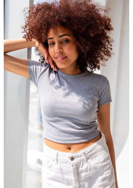Kadın Fitilli Bisiklet Yaka Basic Crop T-Shirt