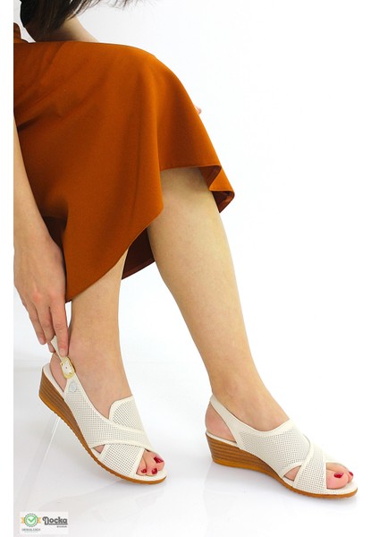 Kadın Dolgu Topuk Şık Günlük Hakiki Deri Sandalet M26YS2730 fiyatları
