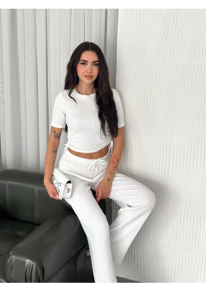 Kabartma Desenli T-Shirt Pantolon Takım