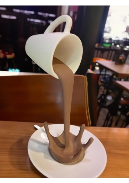 Dökülen Kahve Fincan Figürü 3D Dekoratif Obje ve Biblo