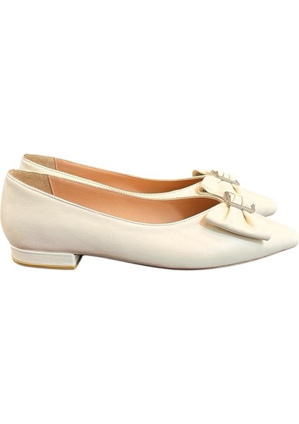 Ekru Deri Fiyonk Tokalı Babet Ayakkabı