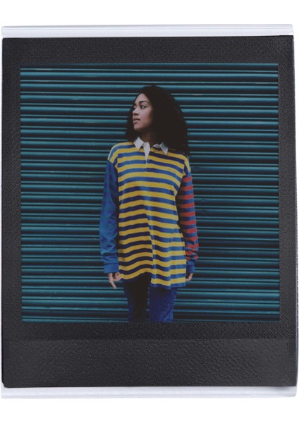 Instax SQ40 Siyah Fotoğraf Makinesi 10'lu Kare Film ve Pleksi Çerçeve Seti fırsatları