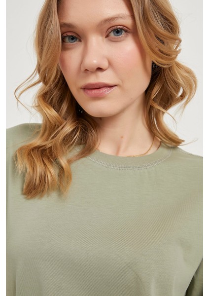 Bisiklet Yaka Omuz Dikiş Detaylı T-Shirt fiyatları