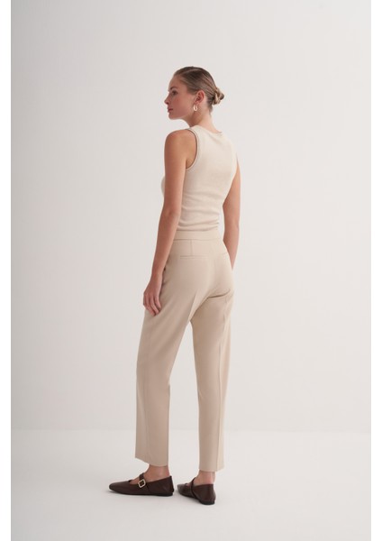 Bej Rahat Kalıp Yüksek Bel Cepli Havuç Pantolon fırsatları