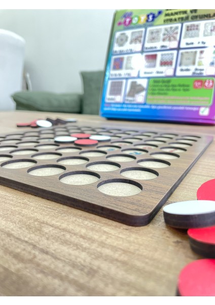 Ahşap Tablada İki Oyun Bir Arada; Reversi ve Dama Oyunu