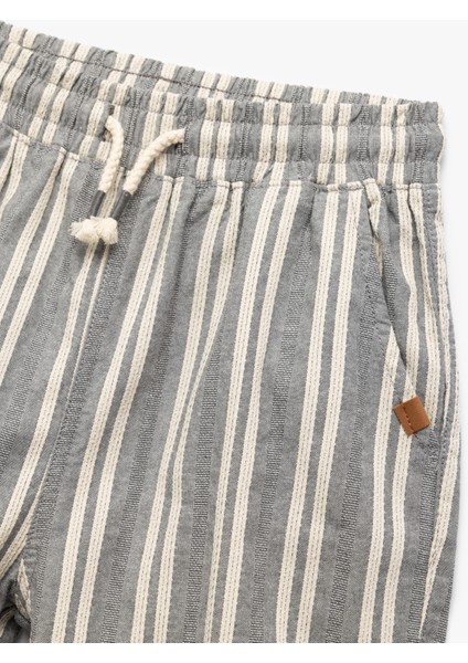 Pamuklu Cep Detaylı Beli Bağcıklı Çizgili Şort modelleri
