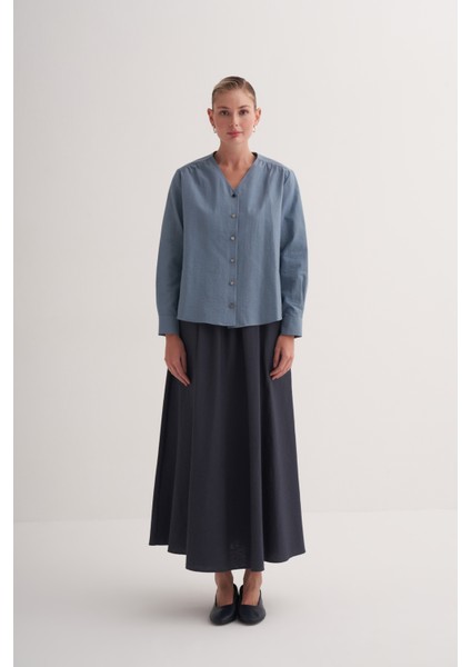 Mavi Pamuklu Metal Düğme Detaylı V Yaka Bluz fiyatları