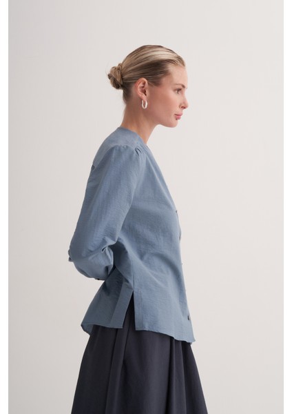 Mavi Pamuklu Metal Düğme Detaylı V Yaka Bluz modelleri