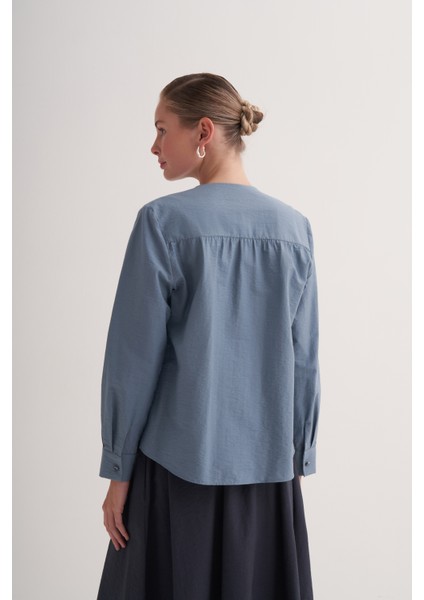 Mavi Pamuklu Metal Düğme Detaylı V Yaka Bluz fırsatları