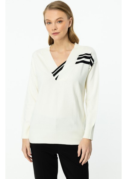 45327 Onteks Yakasında ve Omuzunda Şerit Detaylı Kazak