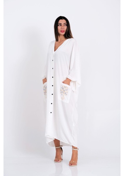 Kadın Beyaz V Yaka Sırtı ve Cepleri Kabartma Nazar Boncuğu Baskılı Oversize Uzun Gömlek Elbise indirimleri