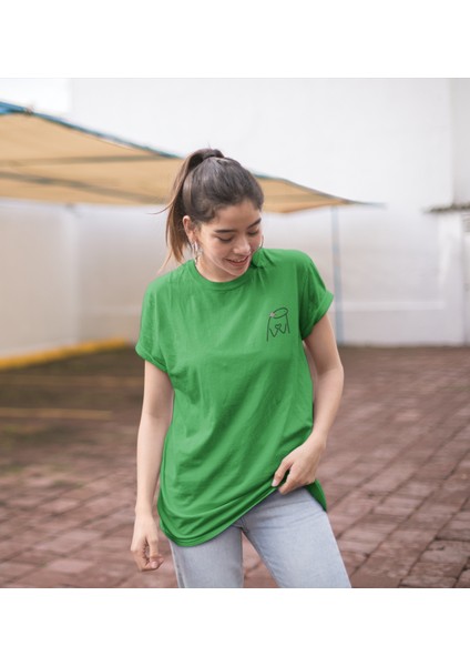 Sevimli Karakter Baskılı Kadın Tişört – Minimalist Çizim ile Özgün Stil