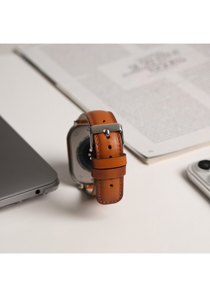 Apple Watch Uyumlu Deri Kordon & Kayış - 42 / 44 / 45 / 46 / 49 mm - Ultra / Ultra 2 / Seri 9 / 8 / 7 / 6 / 5 / 4 / 3 - Taba