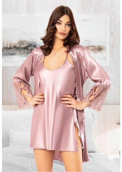 - 5012 Miss Laris Gecelik