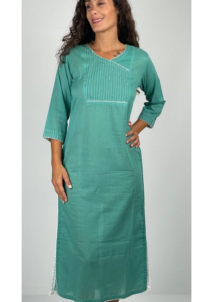 SAAVAN V Yaka Turkuaz El Çevirmeli Boncuk İşlemeli Midi Boy Elbise fiyatları