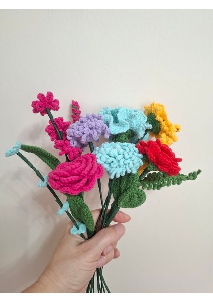 Solmayan El Örgü Renkli Çiçek Buketi