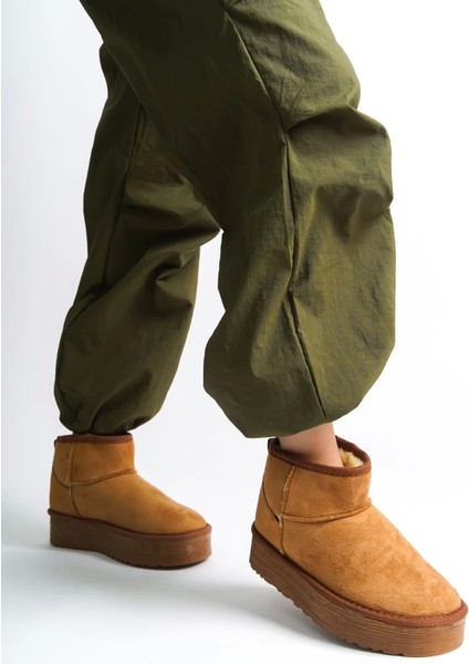 Amelıa Bağcıksız Düz ve Kalın Taban Içi Kürklü Kısa Süet Kadın Bot Tt - Taba