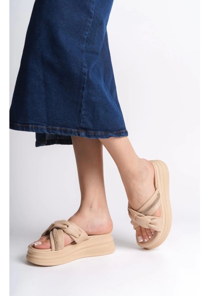 Clara Düz Topuklu Kurdele Desenli Taşlı Kalın ve Ortopedik Taban Kadın Terlik Tt - Ten modelleri