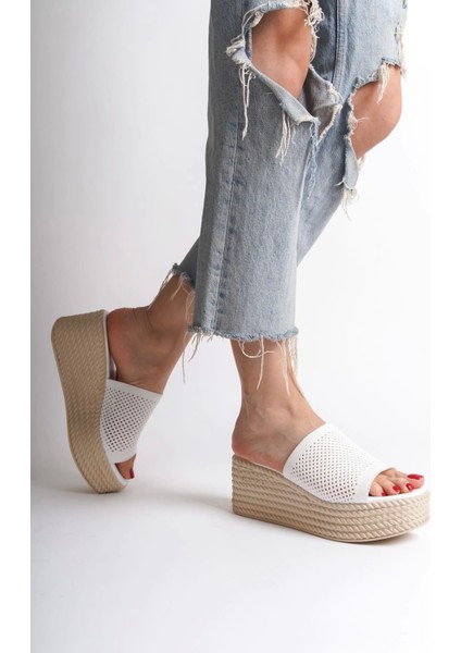 Marla Dolgu Topuklu Ortopedik Taban Hasır Görünümlü Triko Kadın Terlik Kt - Beyaz fiyatları