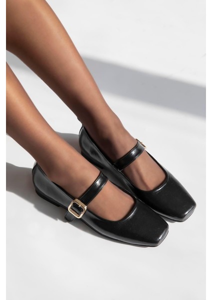 Darla Yan Ithal Toka Detaylı Kadın Babet Siyah