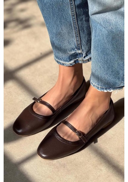 Elva Ön Bant Detaylı Deri Kadın Babet Kahve