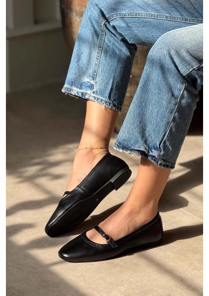 Elva Ön Bant Detaylı Hakiki Deri Kadın Babet Siyah fırsatları