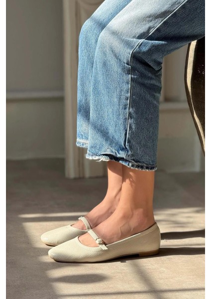 Elva Ön Bant Detaylı Deri Kadın Babet Siyah fiyatları