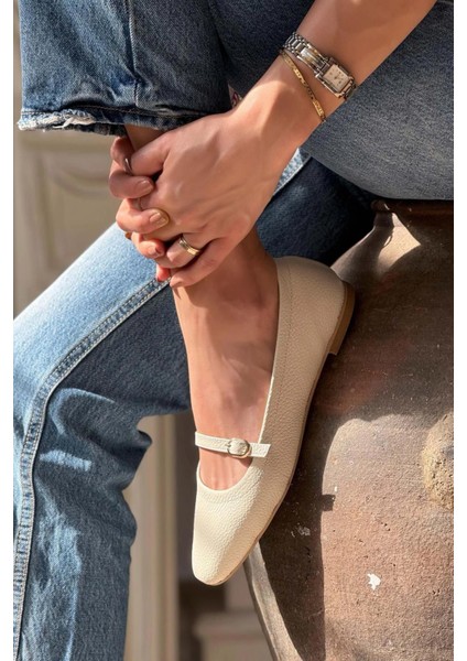 Elva Ön Bant Detaylı Deri Kadın Babet Siyah fırsatları