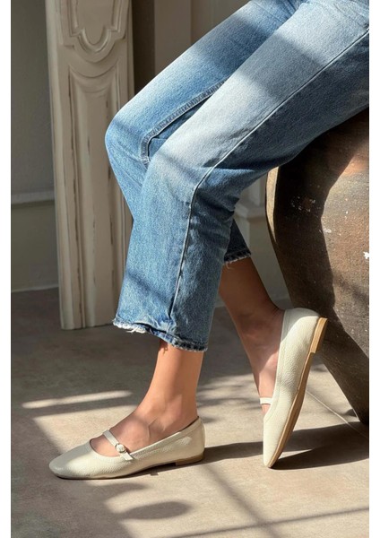 Elva Ön Bant Detaylı Deri Kadın Babet Siyah indirimleri