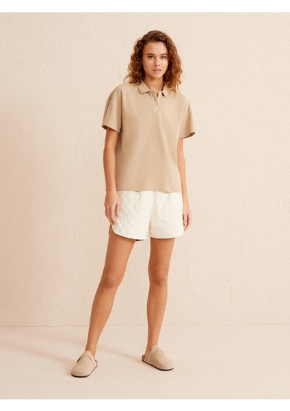 Kadın Kum Rengi Oversize Pamuklu Polo Yaka Basic Tişört fiyatları