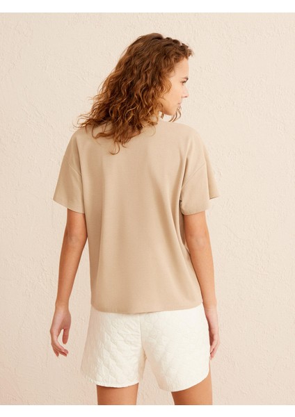 Kadın Kum Rengi Oversize Pamuklu Polo Yaka Basic Tişört fırsatları