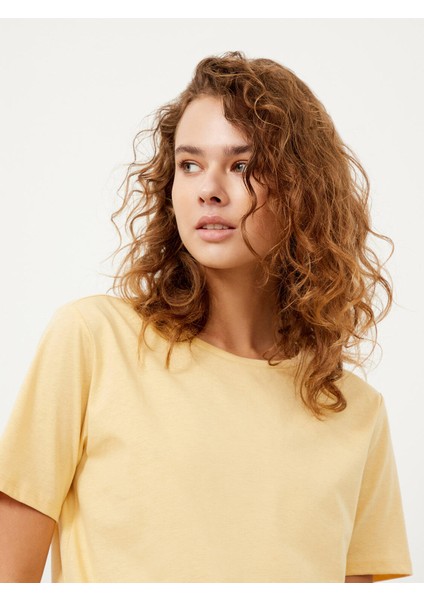Kadın Sarı Regular Fit Pamuklu Basic Tişört fırsatları