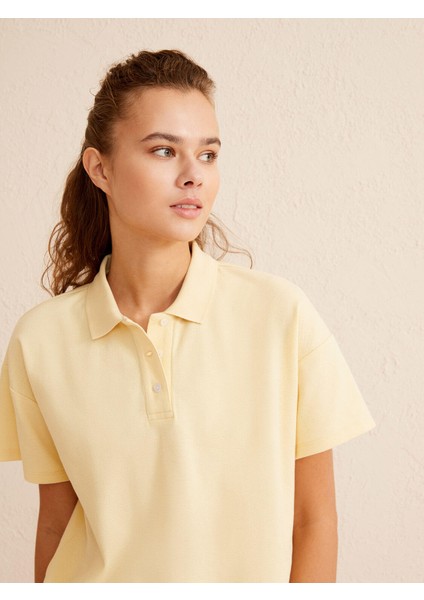 Kadın Sarı Oversize Pamuklu Polo Yaka Basic Tişört modelleri