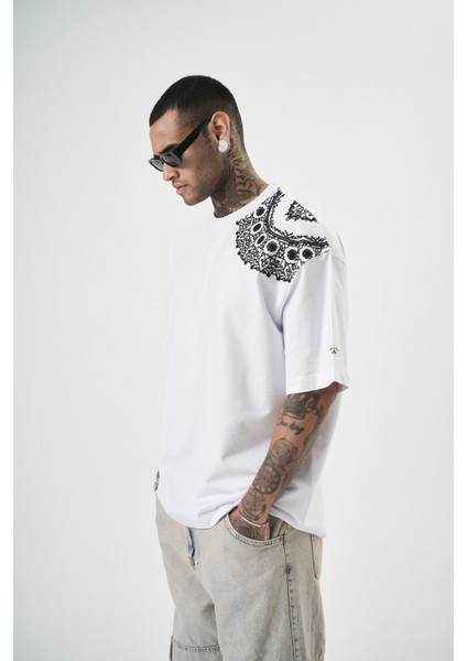 Erkek Minimalism Series Nakışlı Oversize T-Shirt Beyaz fiyatları