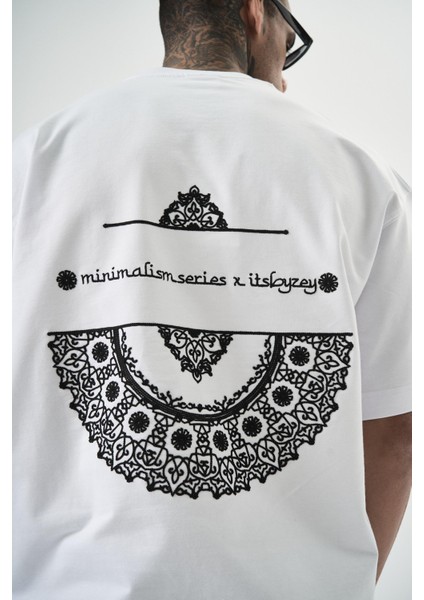 Erkek Minimalism Series Nakışlı Oversize T-Shirt Beyaz indirimleri