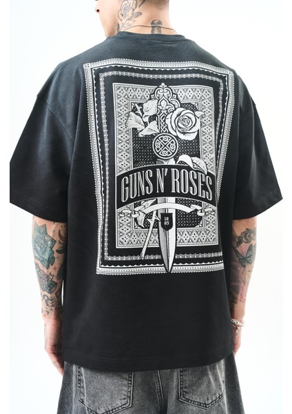 Erkek Guns Roses Baskılı Oversize T-Shirt Siyah fırsatları