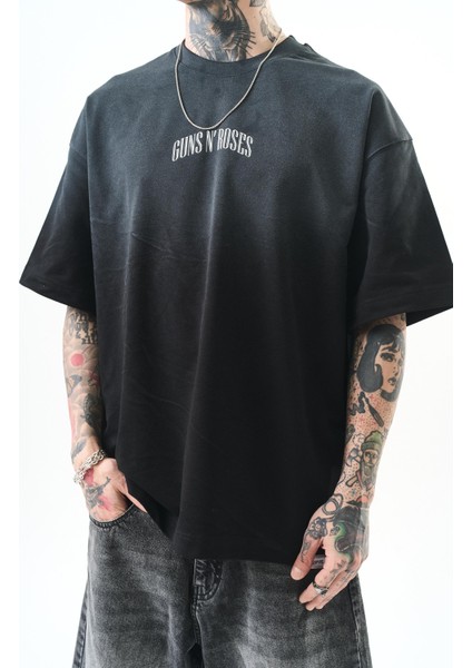 Erkek Guns Roses Baskılı Oversize T-Shirt Siyah indirimleri