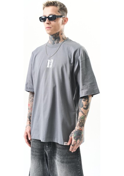 Erkek 13 Baskılı Oversize T-Shirt Füme modelleri