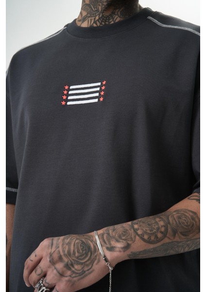 Erkek 22 Yazılı Nakışlı Oversize T-Shirt Füme fırsatları