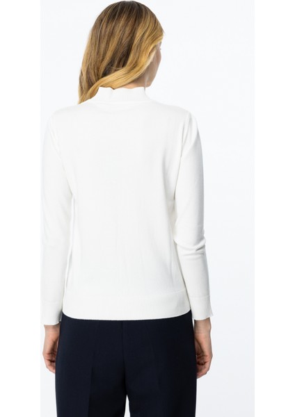 47425 Onteks Dik Yaka Uzun Kol Nakışlı Kazak fırsatları